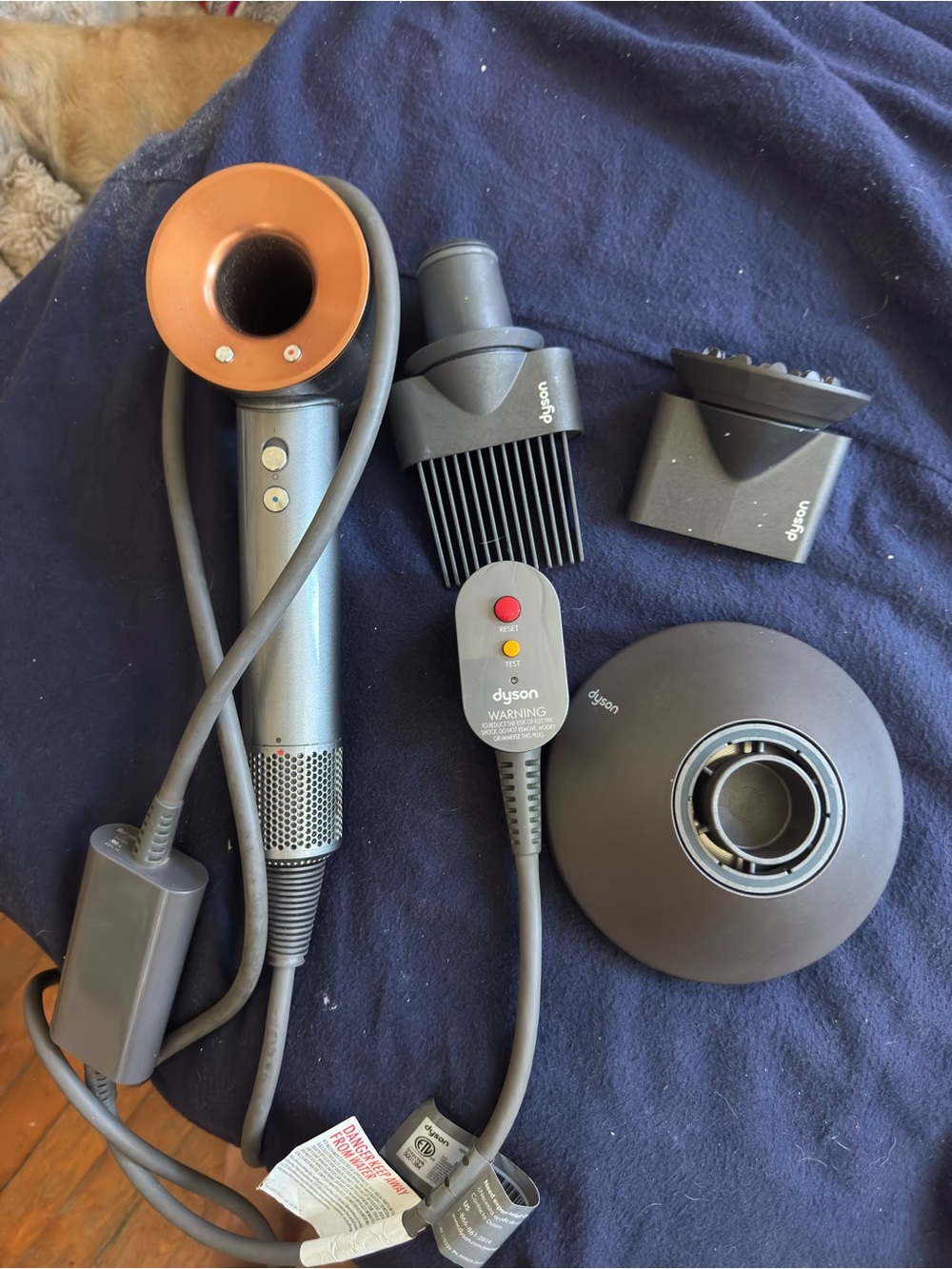 Blow dryer and accessories. No box. Like new.